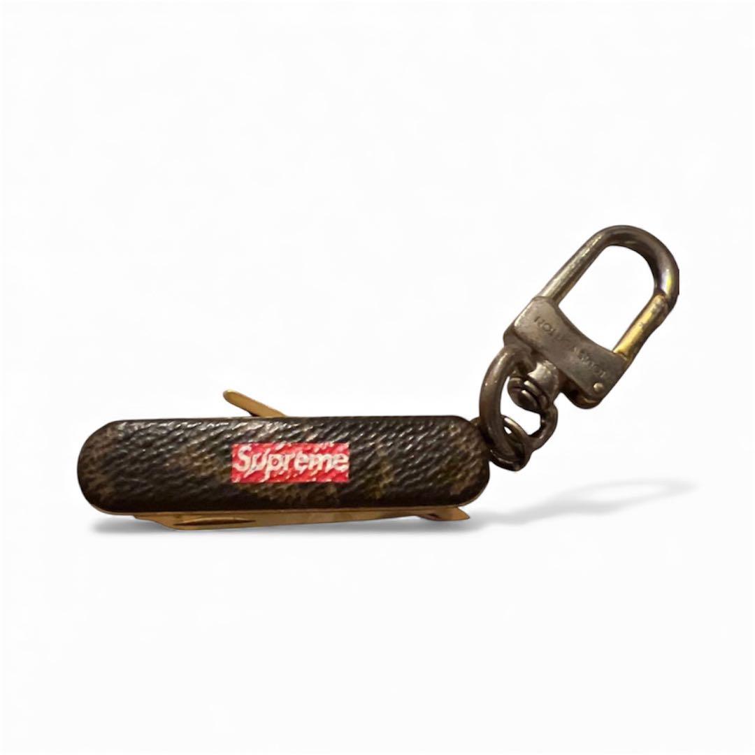 Supreme Louis Vuitton カラビナ ジャンク品