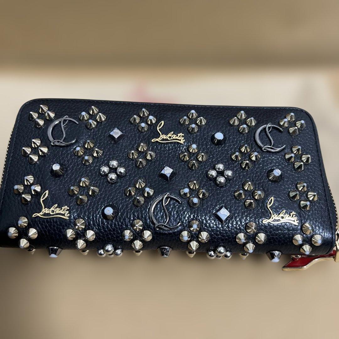 Christian Louboutin スタッズ ブラック長財布