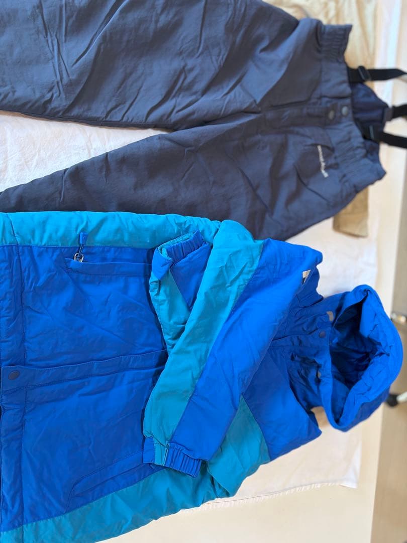 子ども用スキーウェア 青色 フード付き