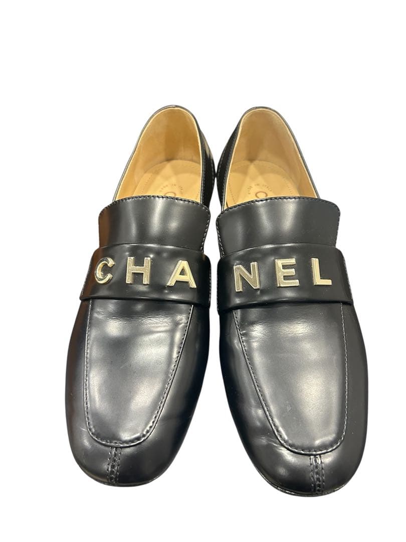 CHANEL ロゴローファー ブラック シャイニーカーフスキン　23㎝