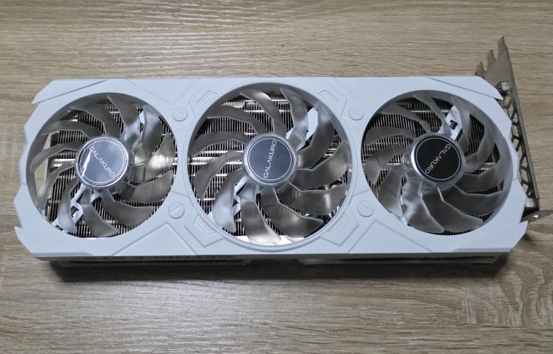 Geforce RTX4070Ti 12GB 玄人志向　ホワイト