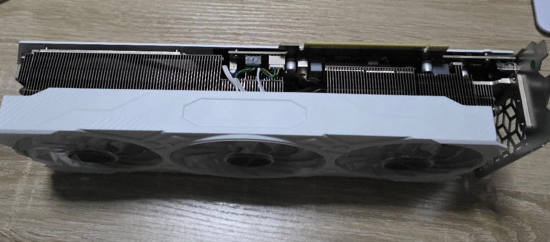 Geforce RTX4070Ti 12GB 玄人志向　ホワイト