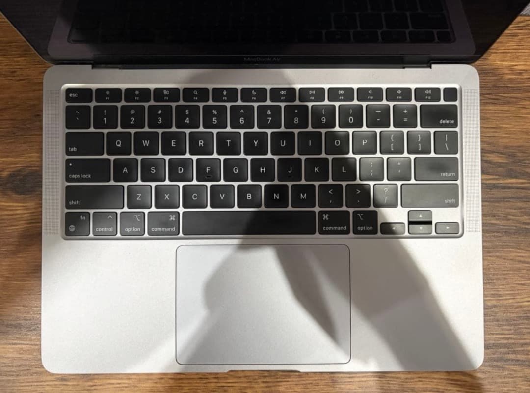 箱付きMacBookAir2020/トラックパッド一部不良　USキー