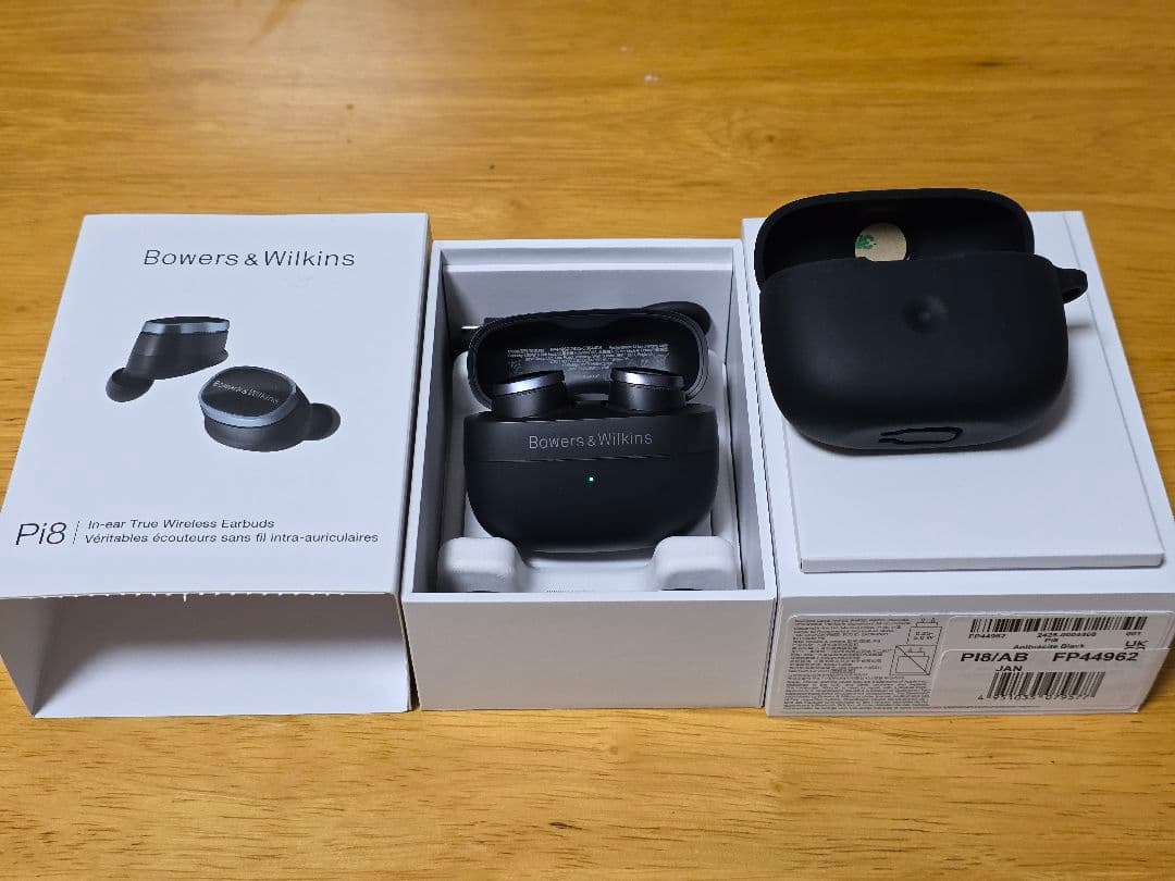 K*M様 Bowers & Wilkins Pi8 ブラック　保護ケース付き