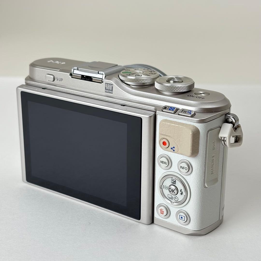 OLYMPUS PEN E-PL9 ダブルズームキット　784