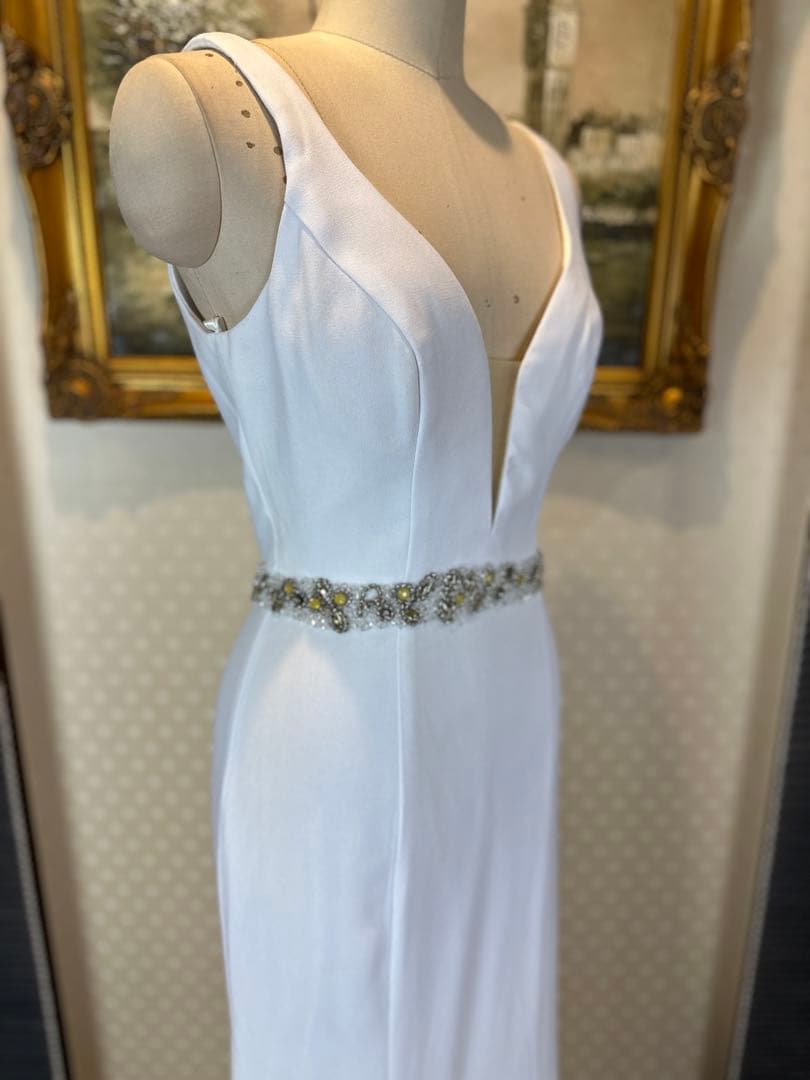 ホワイト Vネック フィット＆フレアドレス