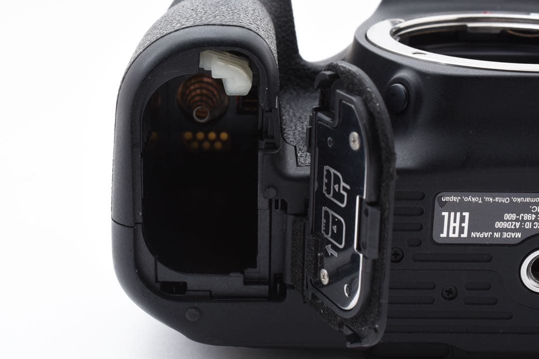 デジタル一眼レフカメラCanon EOS 90Dトリプルレンズセット