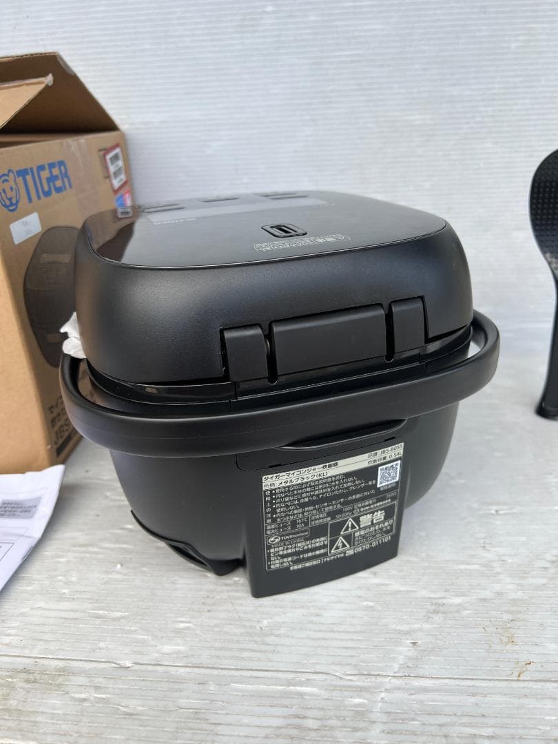 未使用 2024年製　タイガー マイコンジャー炊飯器 3合 JBS-B055KL