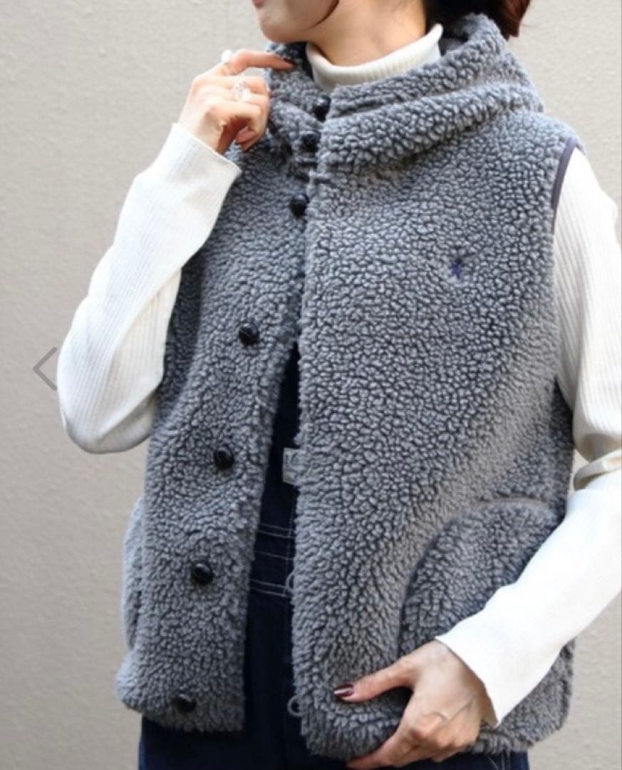 Gymphlexジムフレックスフード付きボアベスト　くるみボタンタイプ