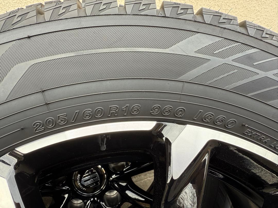 スタッドレスタイヤ　F:6.5J-16/R:6.5J-16