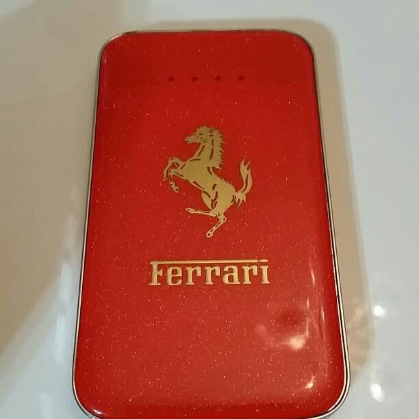 フェラーリ模様のスマホ充電器❗❗