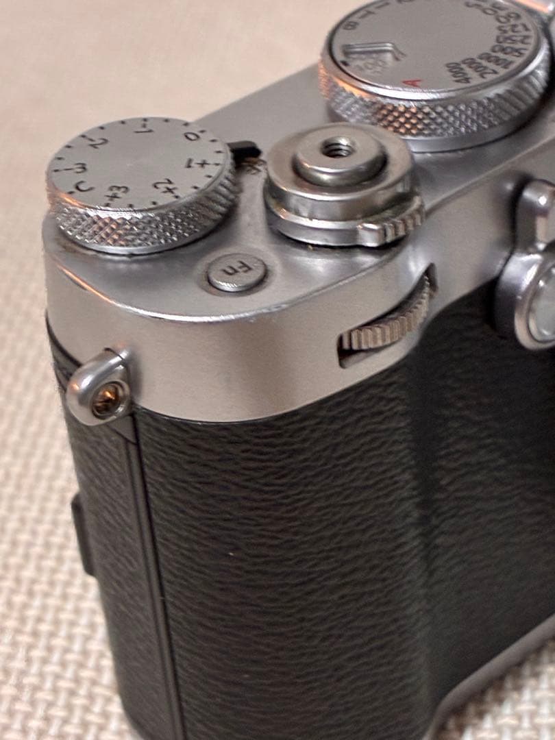 FUJIFILM X100F シルバー｜美品｜元箱・｜純正ストラップ　充電器