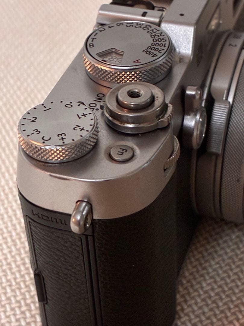 FUJIFILM X100F シルバー｜美品｜元箱・｜純正ストラップ　充電器