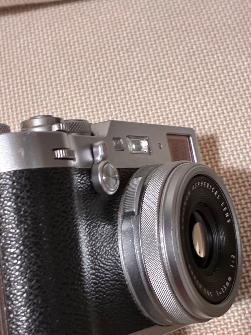 FUJIFILM X100F シルバー｜美品｜元箱・｜純正ストラップ　充電器