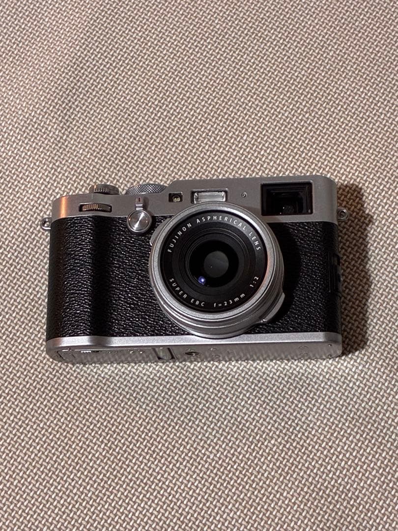 FUJIFILM X100F シルバー｜美品｜元箱・｜純正ストラップ　充電器
