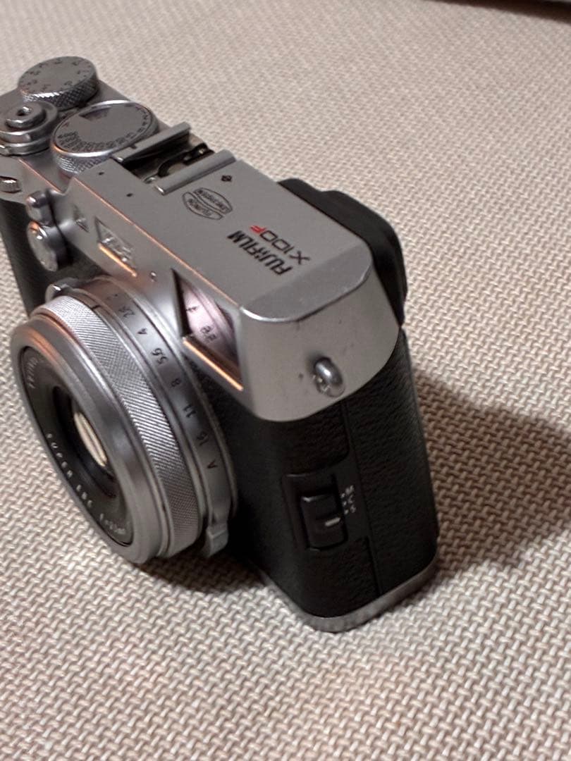 FUJIFILM X100F シルバー｜美品｜元箱・｜純正ストラップ　充電器