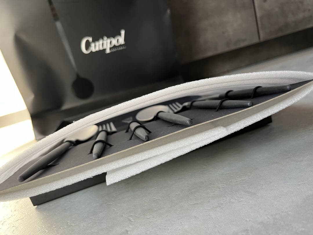 クチポール　ゴア　Cutipol GOA新品未使用　ブラック×シルバー