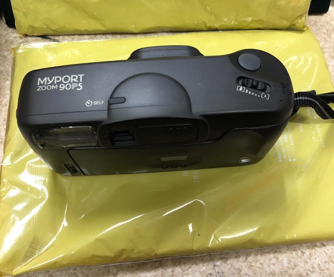 フィルムカメラ　リコー　黒　新電池　動作良好　ケース付古いモノが好きな方に　美品