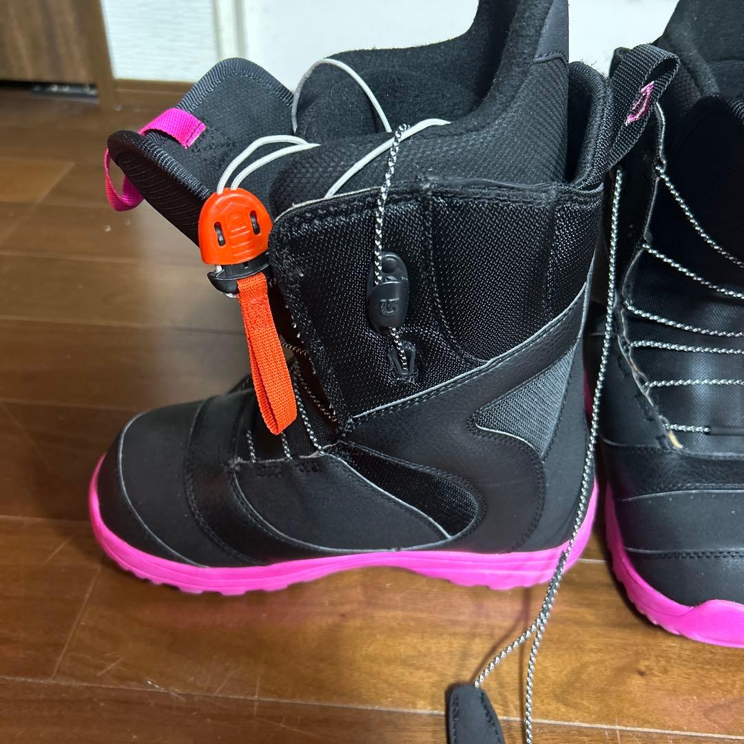 Burtonのスノーボードブーツ 黒/ピンク 女性用