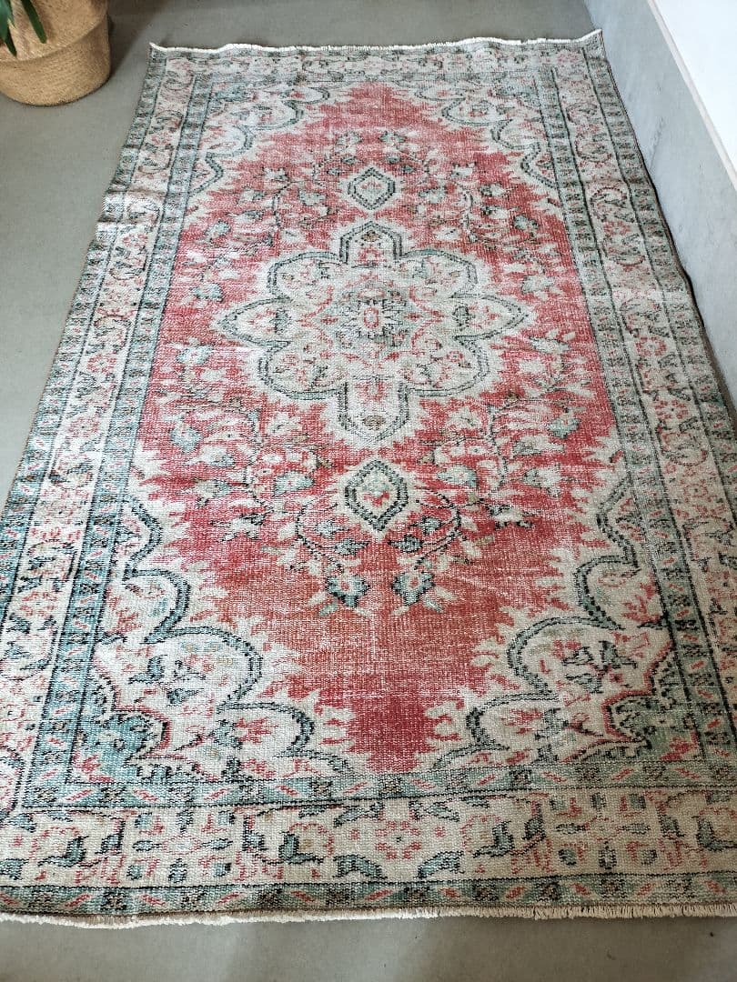 大判/シャビーレッドとミントグリーンのヴィンテージラグ　メダリオン　No.622