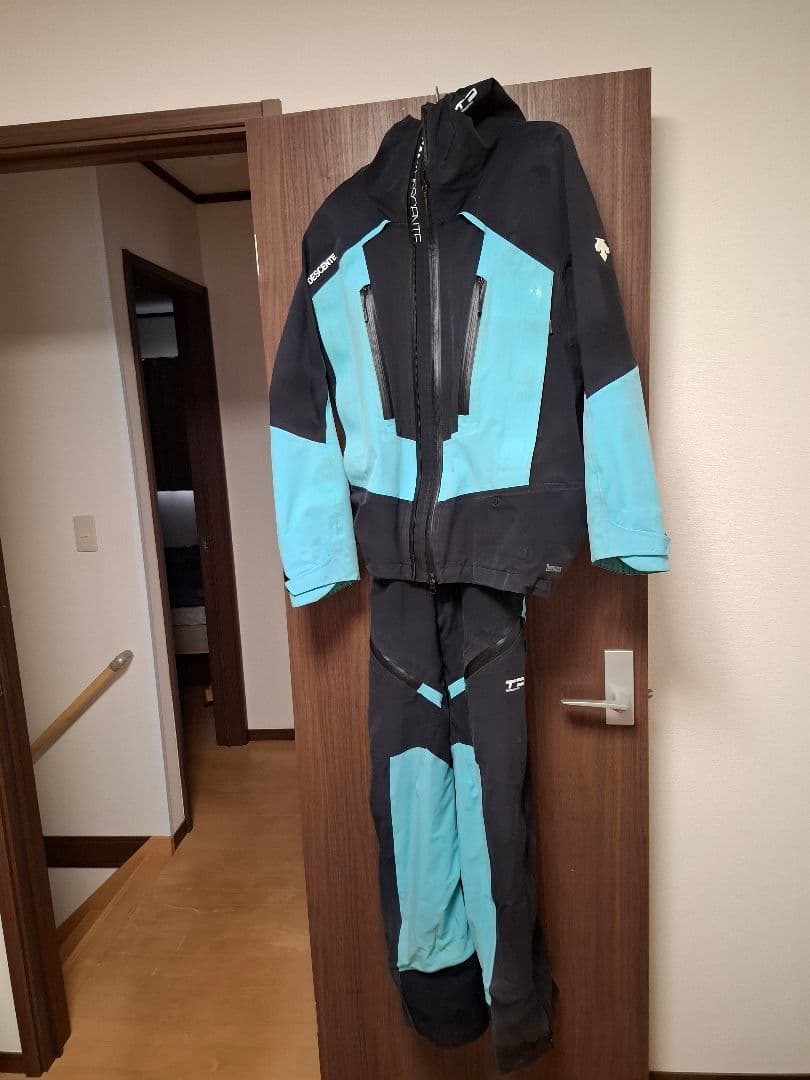 デサント(DESCENTE)スキーウェア選手用