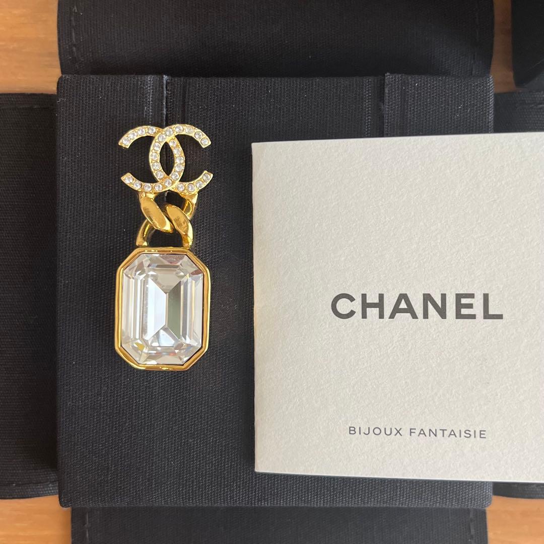 シャネル　ピアス　CHANEL 片耳 箱　ココマーク　クリスタル