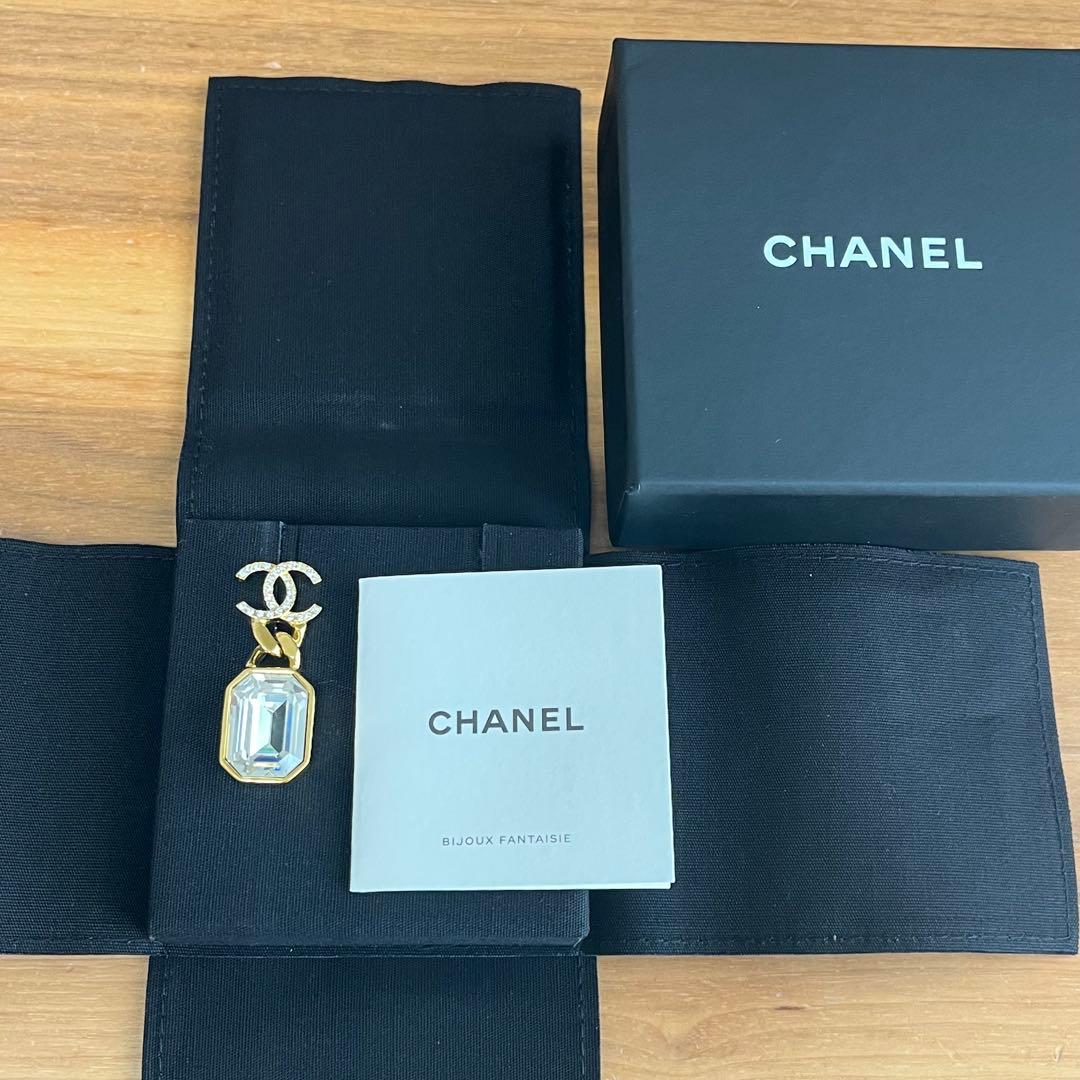 シャネル　ピアス　CHANEL 片耳 箱　ココマーク　クリスタル