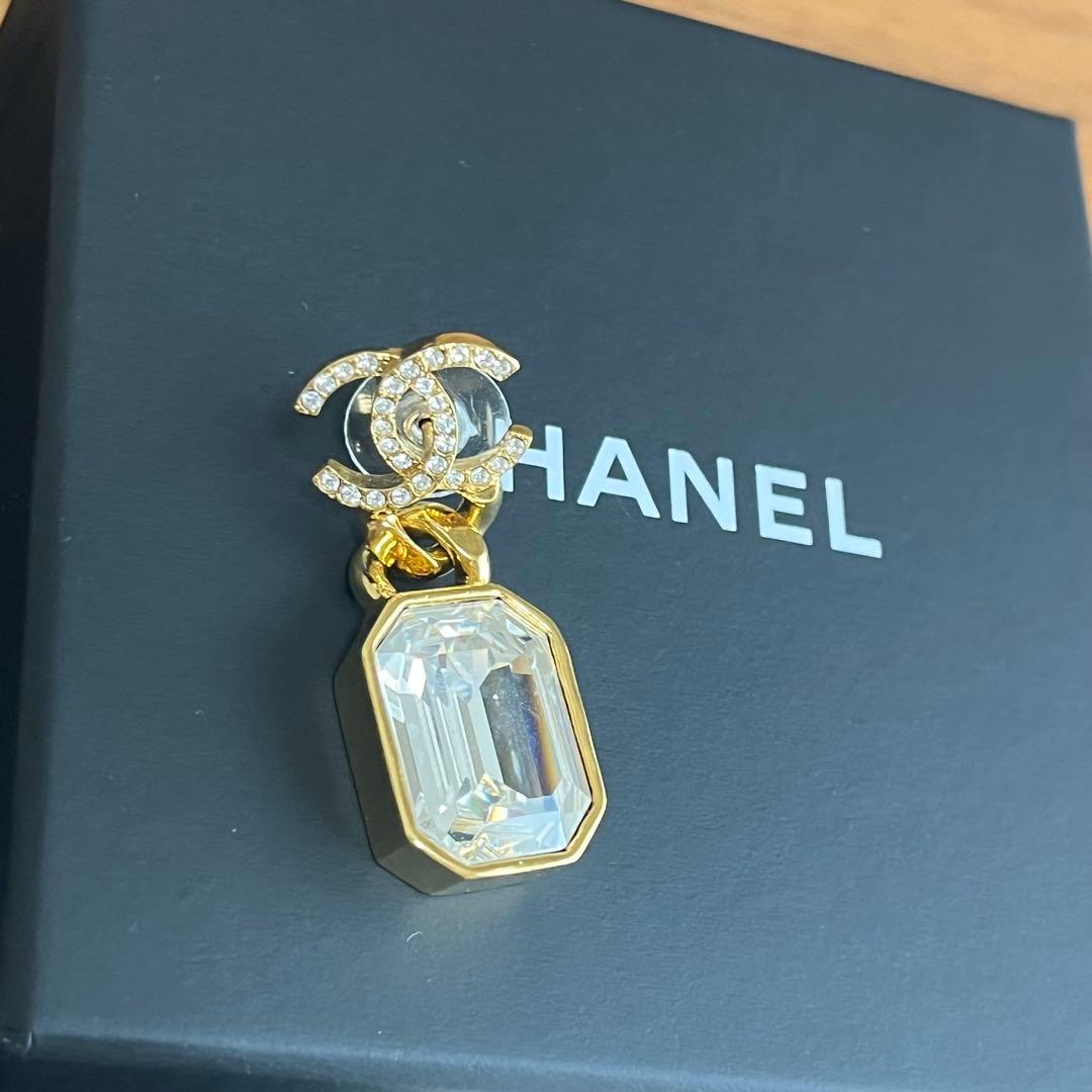 シャネル　ピアス　CHANEL 片耳 箱　ココマーク　クリスタル