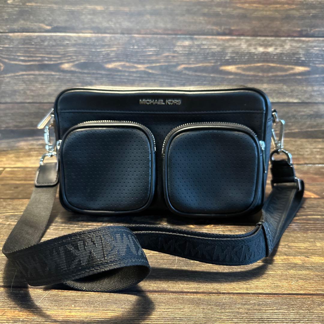 マイケルコース　ショルダーバッグ　ボディバッグ　斜め掛け　メンズ　レディース　黒