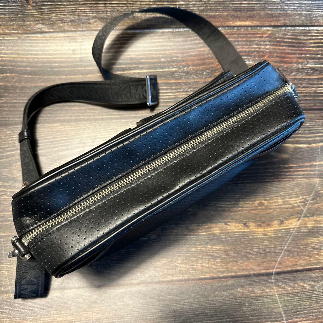 マイケルコース　ショルダーバッグ　ボディバッグ　斜め掛け　メンズ　レディース　黒