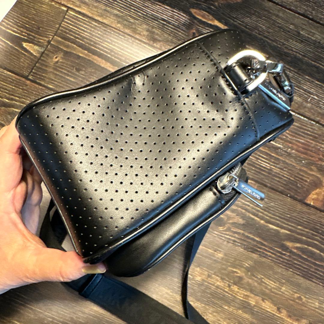 マイケルコース　ショルダーバッグ　ボディバッグ　斜め掛け　メンズ　レディース　黒