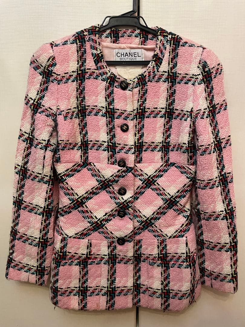 Olivia Rodrigo 着用90年代ヴィンテージシャネルスーツ[38]