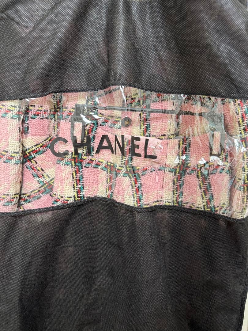 Olivia Rodrigo 着用90年代ヴィンテージシャネルスーツ[38]