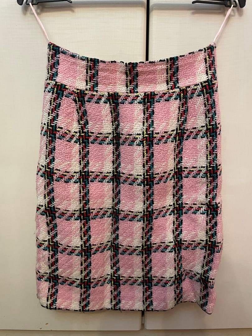 Olivia Rodrigo 着用90年代ヴィンテージシャネルスーツ[38]