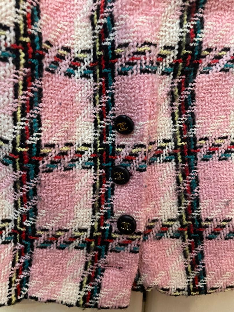 Olivia Rodrigo 着用90年代ヴィンテージシャネルスーツ[38]