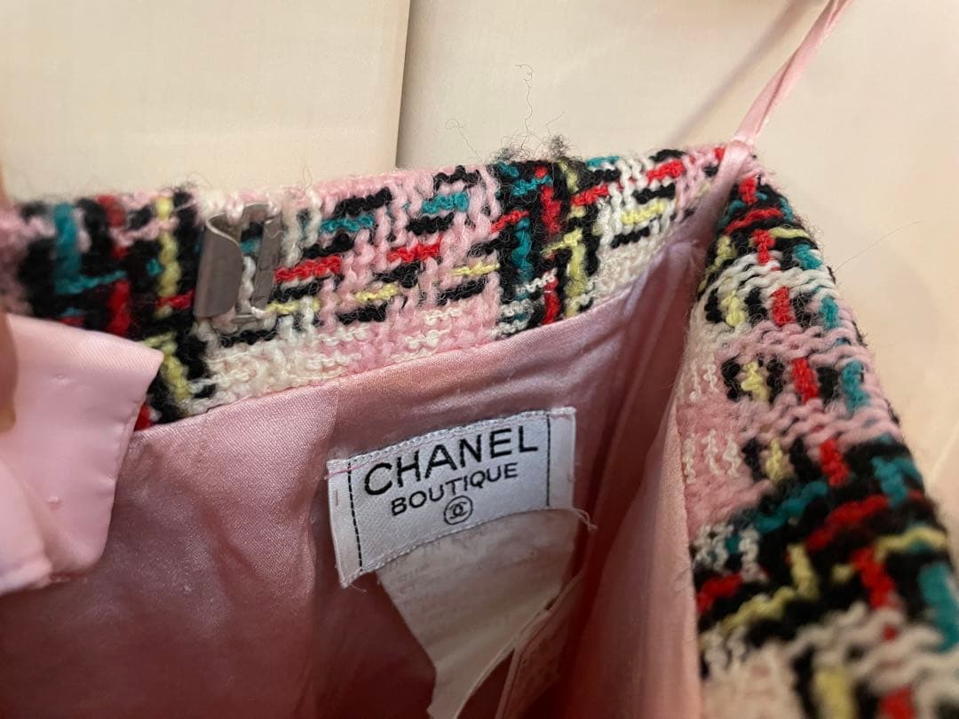 Olivia Rodrigo 着用90年代ヴィンテージシャネルスーツ[38]