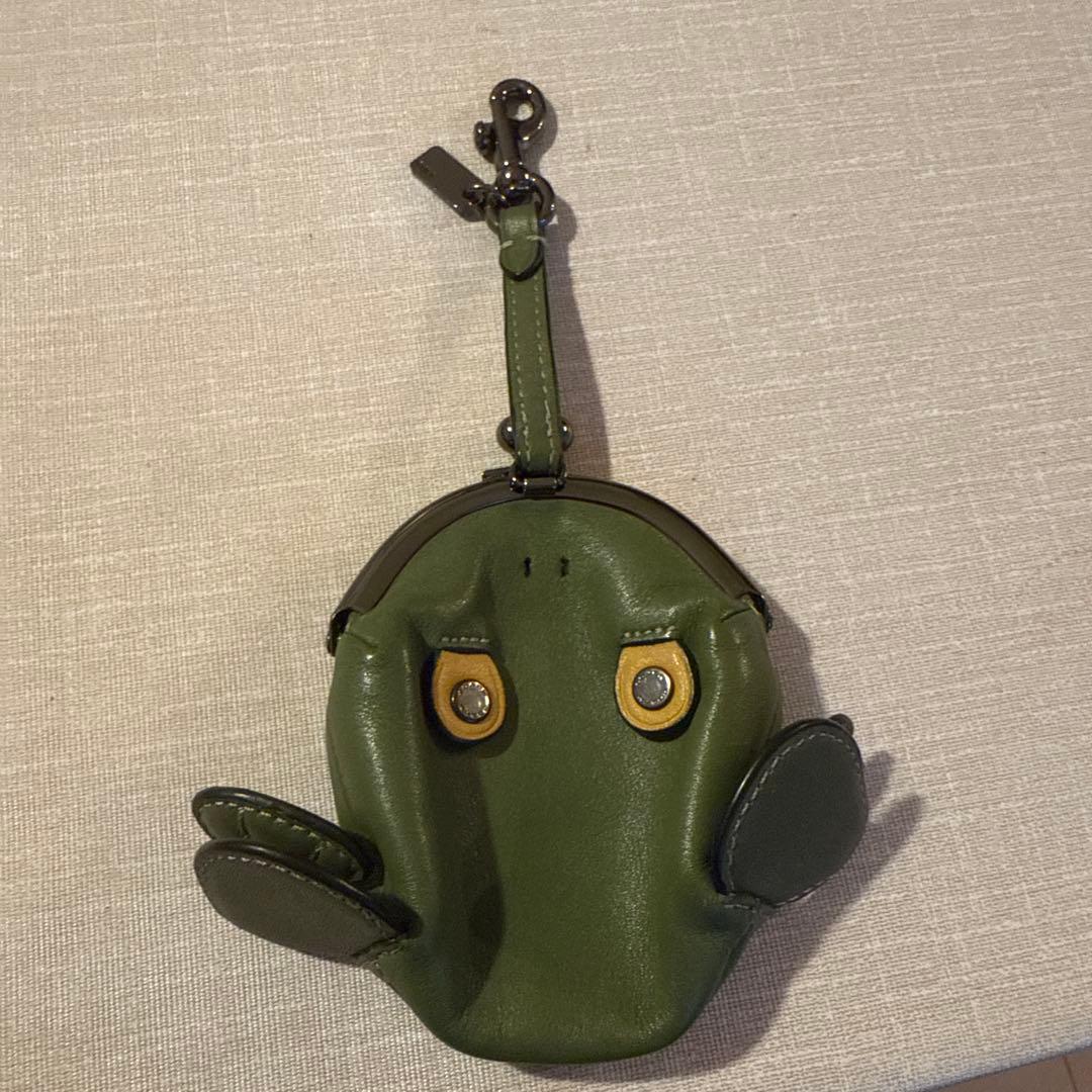 コーチ　ミニ ポーチ がま口 財布 バッグ チャーム 蛙　　　　カーキ