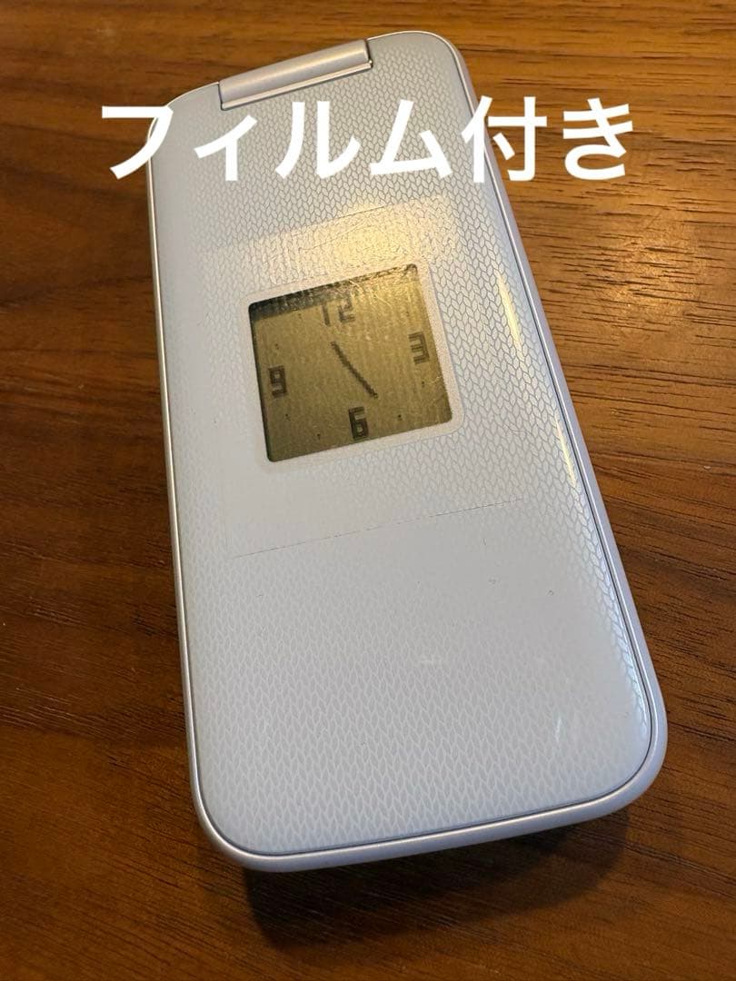 ドコモ docomo らくらくフォン ホワイト 白 F-01M 4G 充電器付き