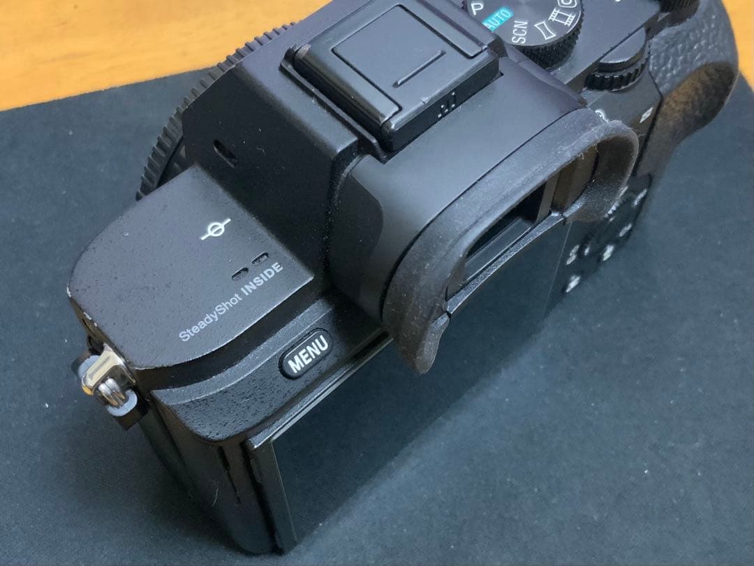 L*i様 SONY α7 II (ILCE-7M2)純正バッテリ3個、充電器セッ