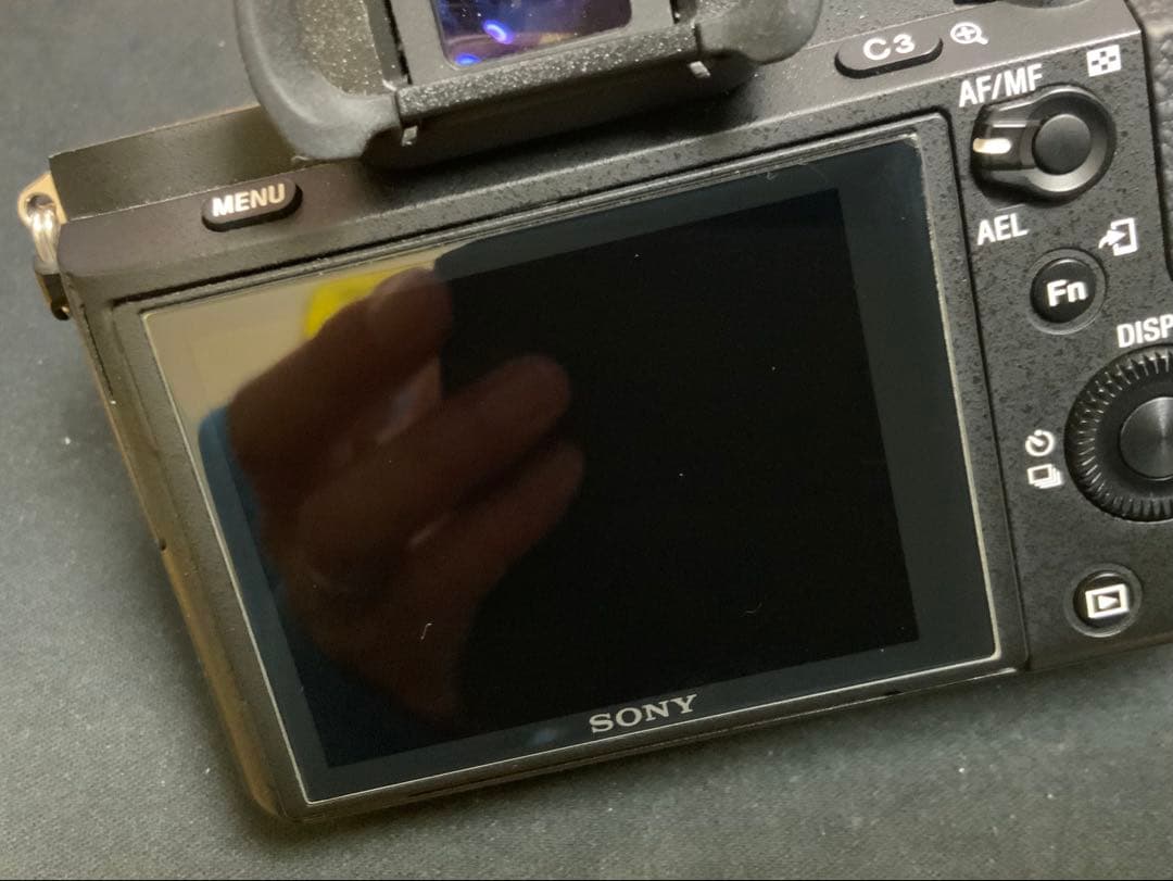 L*i様 SONY α7 II (ILCE-7M2)純正バッテリ3個、充電器セッ