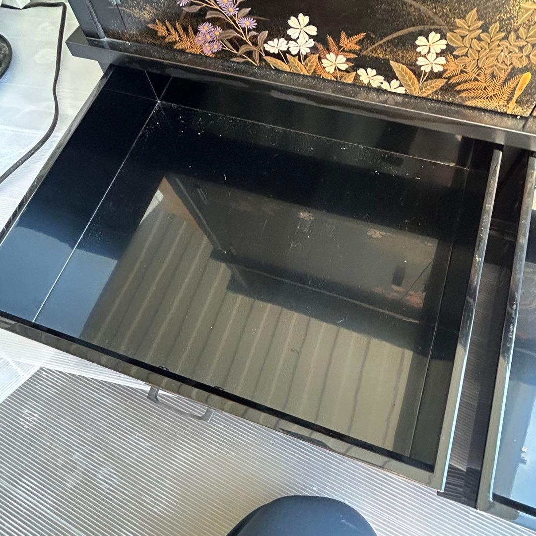 漆塗り　飾り棚　和キャビネット