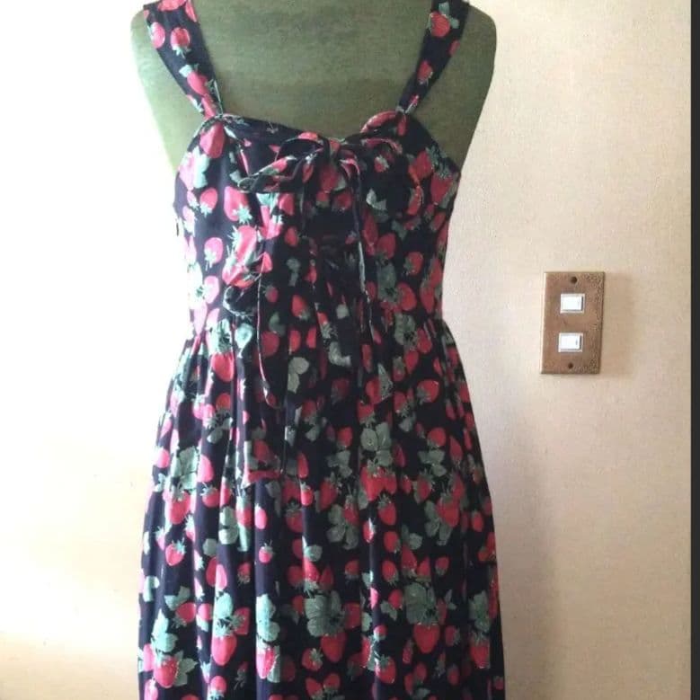 ジェーンマープルいちごワンピース