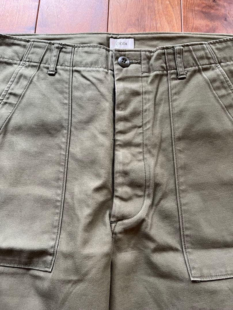CIOTA スビンコットンバックサテンベイカーパンツ KHAKI 6