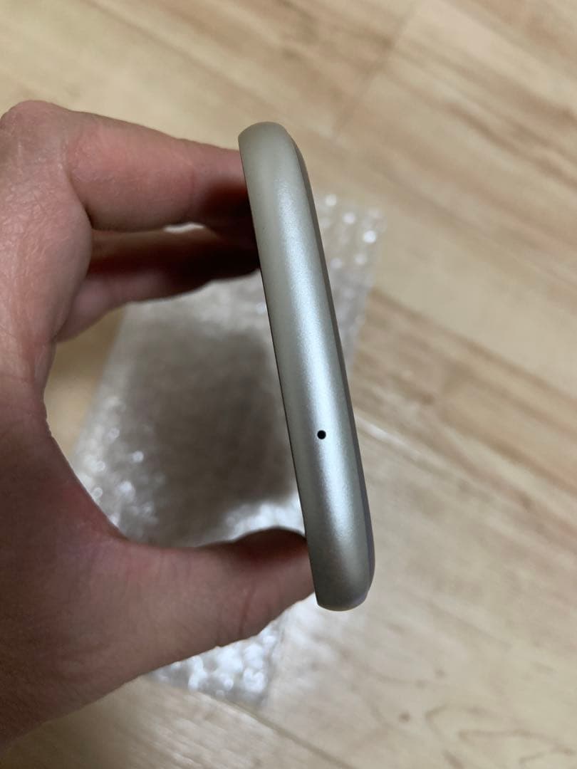 Docomo F-53E 2025/12購入新品同様、正常動作、スマートフォン