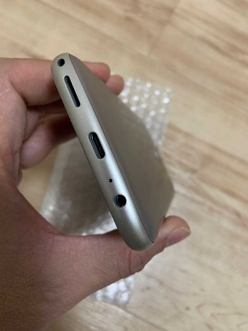 Docomo F-53E 2025/12購入新品同様、正常動作、スマートフォン