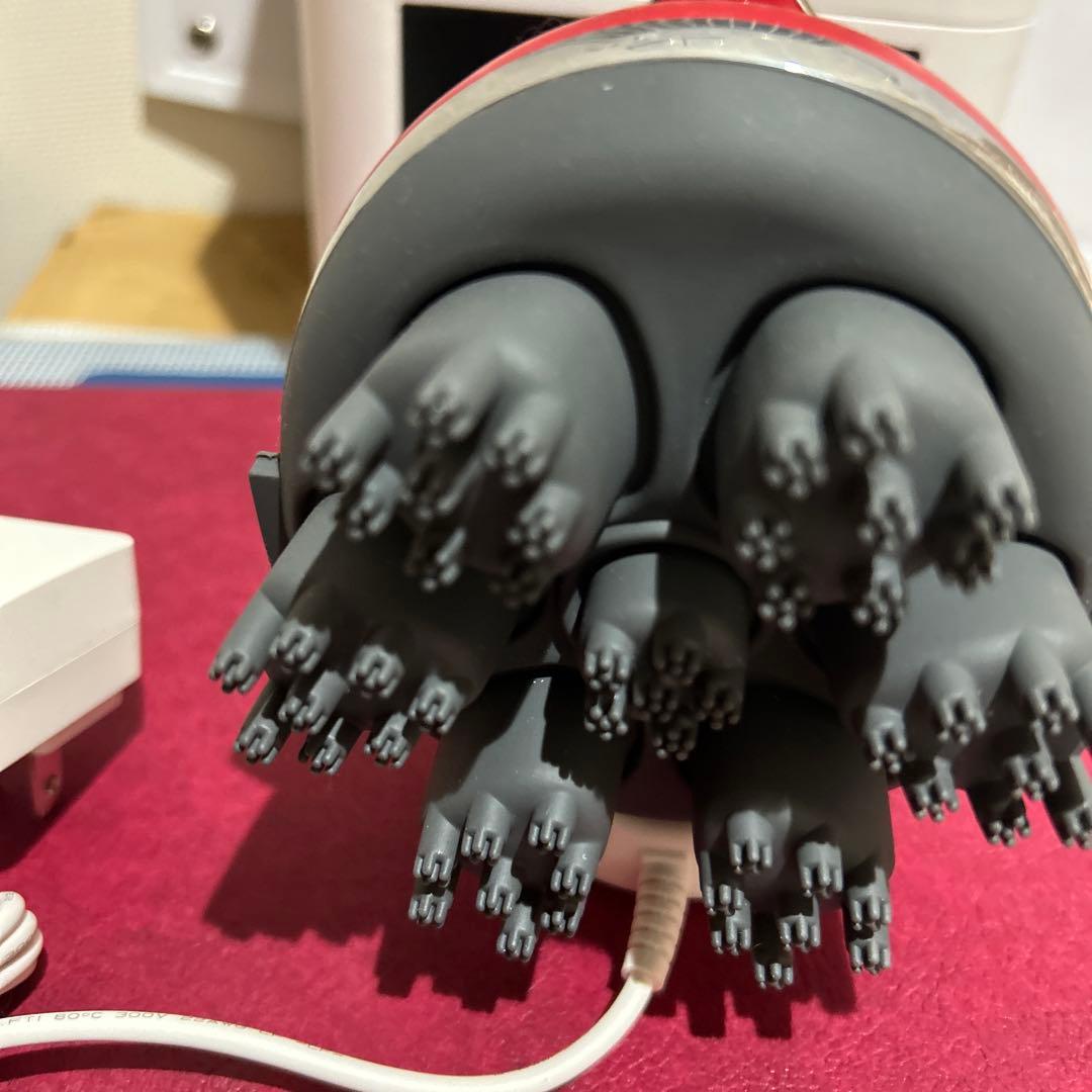 赤い卵型マッサージ器