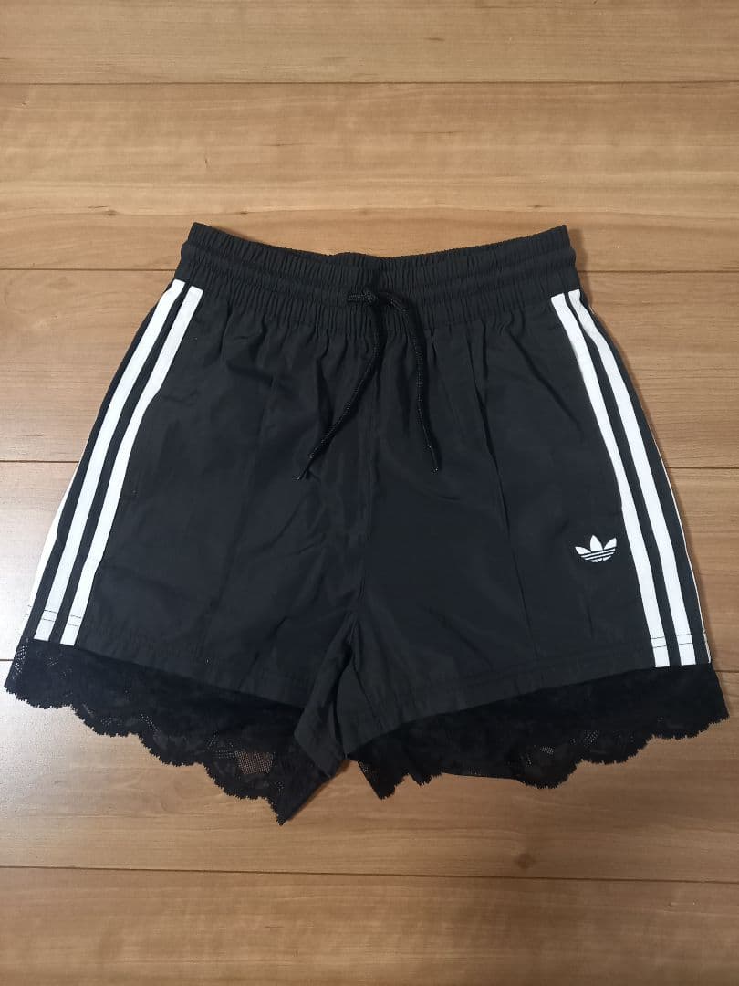 新品　レース トリム スリーストライプス ショーツ ショートパンツ　XS