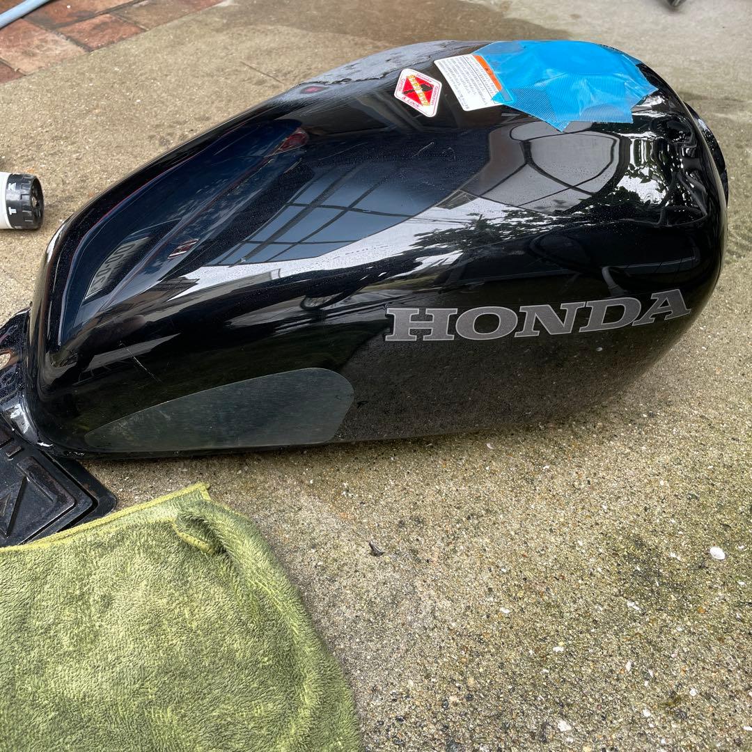 ホンダCB２２３S純正タンク凹みあり パテ埋め中と仮塗装まで