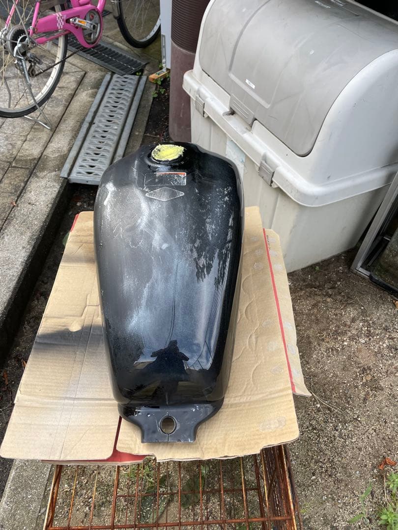ホンダCB２２３S純正タンク凹みあり パテ埋め中と仮塗装まで