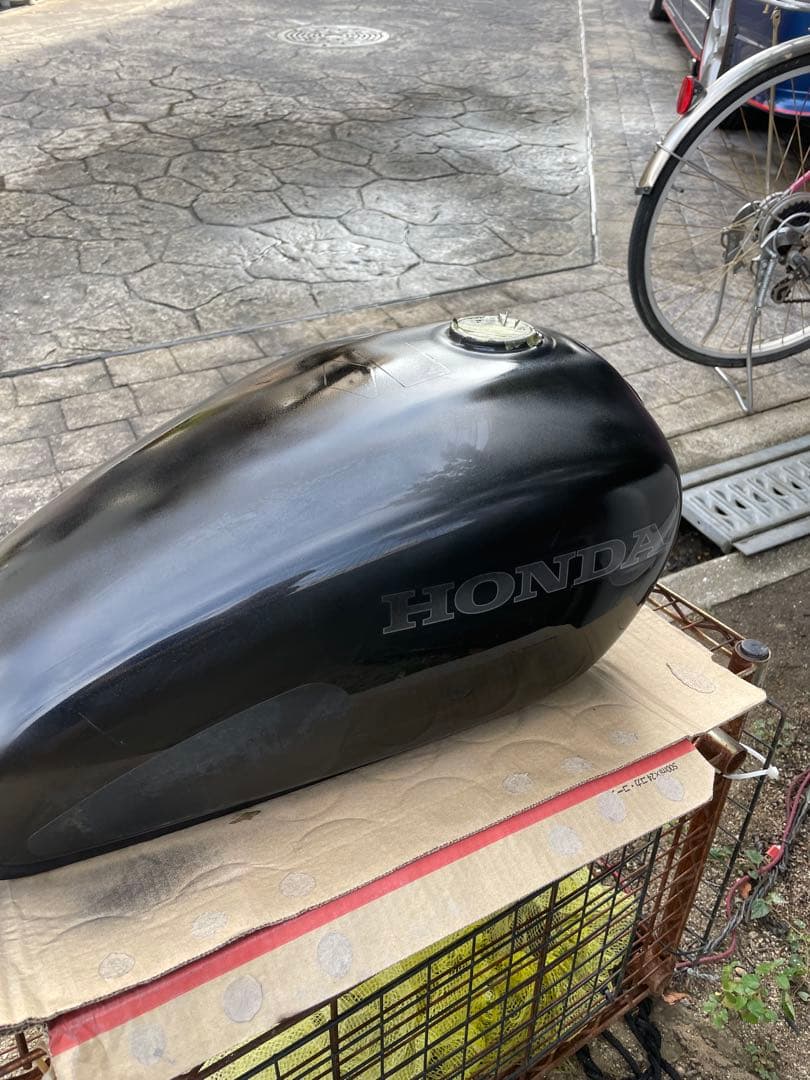 ホンダCB２２３S純正タンク凹みあり パテ埋め中と仮塗装まで